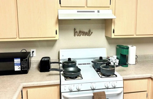 Elk Grove Apartment | Spacious & Elegant 3BR - Pet-Friendly - Elk Grove