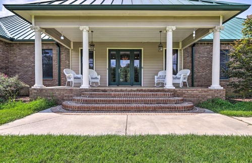 Houston County House | Spacious Elko Home - 6 Mi to Georgia Fairgrounds!