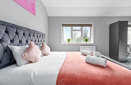 Feltham West Apartment | Spacious Ensuite Room Feltham Heathrow London TW13