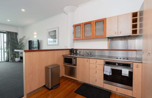 Auckland Central Business District Apartment | Spacious Executive Apartmt, great Views! Location