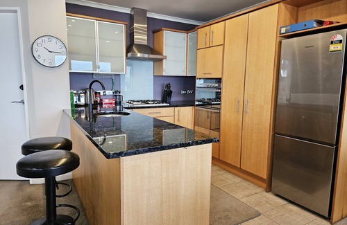Miramar Apartment | Spacious Executive Modern Home, City Fringe!