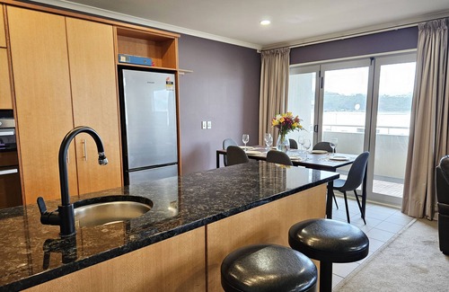 Miramar Apartment | Spacious Executive Modern Home, City Fringe!