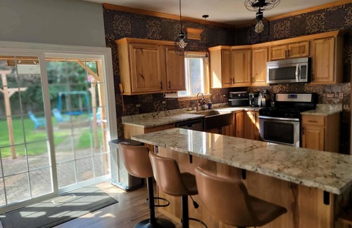 Lake in the Hills House | Spacious Family & Pet-Friendly Getaway in Lake in the Hills