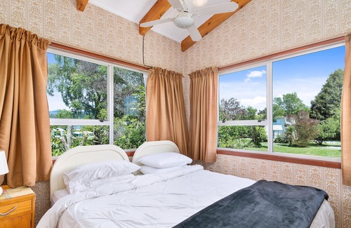 Omori Cottage | Spacious Family Bach - Omori Bach