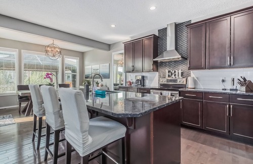 Auburn Bay House | Spacious Family Getaway for 10 with Hot Tub, Lake, Gazebo, King Master