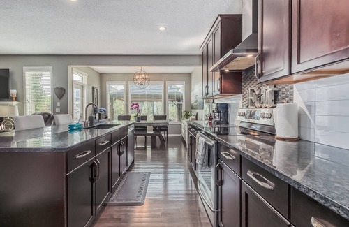 Auburn Bay House | Spacious Family Getaway for 10 with Hot Tub, Lake, Gazebo, King Master