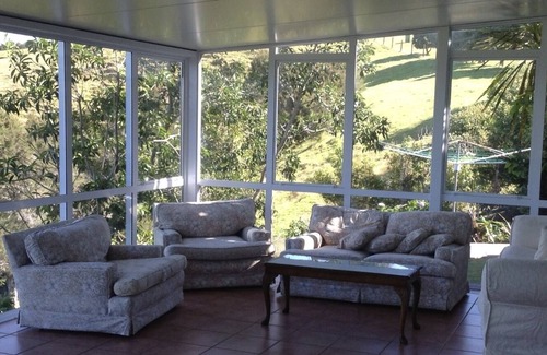 Tamaterau House | Spacious family home in park like surrounds