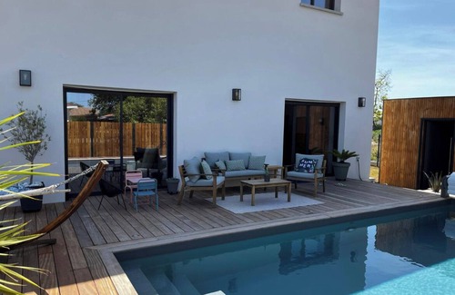 Mios House | Spacious family home with swimming pool