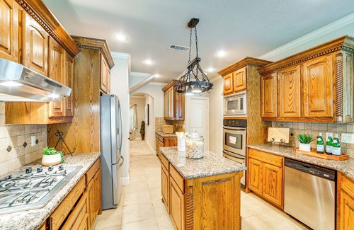 Sunnyvale House | Spacious Family Retreat w/Yard in Sunnyvale