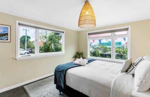 Avondale House | Spacious Family Retreat in City - Netflix - WiFi