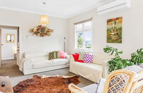 Avondale House | Spacious Family Retreat in City - Netflix - WiFi