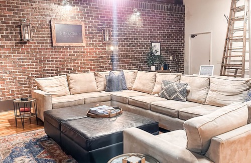 Cookeville Apartment | Spacious flat in the heart of downtown. Walk to dine, shop, explore