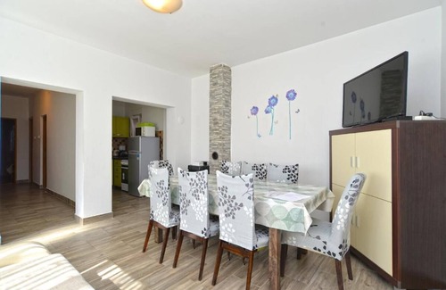 Valbandon Apartment | Spacious flat with pool just 300m from the beach