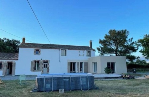 Les Clouzeaux Cottage | Spacious gite with SPA, pool table, table soccer and large garden