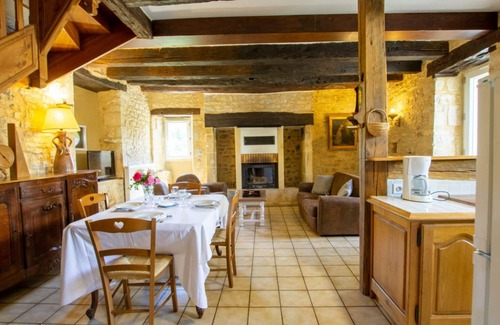 Saint-Aubin-de-Nabirat Cottage | Spacious house with enclosed garden near Sarlat