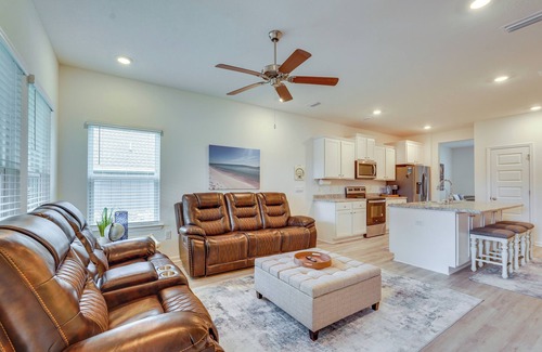 Freeport House | Spacious Freeport Home w/Deck & 2 Living Areas!
