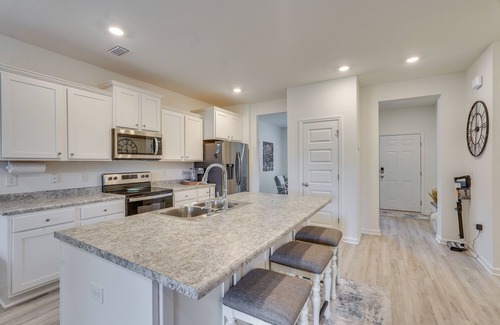 Freeport House | Spacious Freeport Home w/Deck & 2 Living Areas!