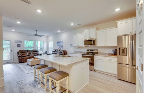 Freeport House | Spacious Freeport Home w/Deck & 2 Living Areas!