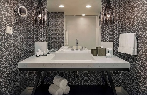 Dupont Circle Hotel | Spacious Good-Value Accommodation! Pet-Friendly, Near Capital One Arena!