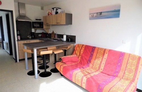 Marseillan Plage Apartment | Spacious Ground Floor Apartment with Large Terrace, Air Conditioning, and Secure Bike Storage