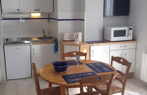 Courtoisville-Sillon-Moka Apartment | Spacious ground floor apartment with enclosed garden facing south