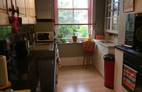 Bexhill-on-Sea Apartment | Spacious ground-floor flat, sea view, close to town, one bedroom, two-night min