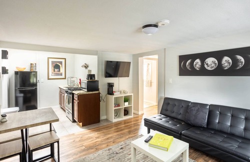 Bankers Hill Apartment | Spacious Guest Suite Amazing Location