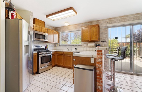 Mount Eden House | Spacious High Ceilings 5br/3bath. SF Bay Area