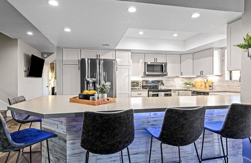 Winter Gardens Bed & Breakfast | Spacious Hillside Estate/Heated Pool + Sunset Serenity