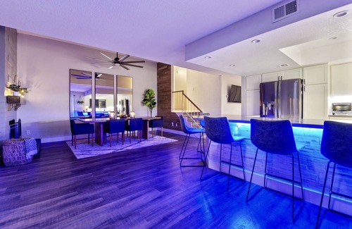 Winter Gardens Bed & Breakfast | Spacious Hillside Estate/Heated Pool + Sunset Serenity