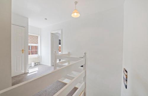 Highbridge House | Spacious Holiday Home Somerset