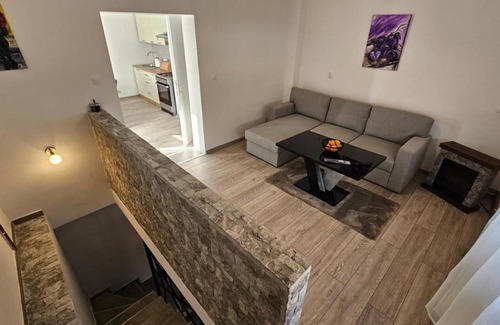 Presika House | Spacious Holiday Home with Sauna, Jacuzzi & Outdoor BBQ