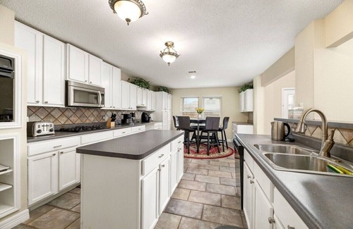 Allen House | Spacious Home for Large Families