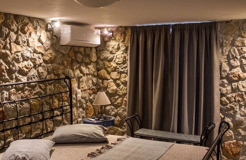Marathon House | Spacious home with garden in Marathonas