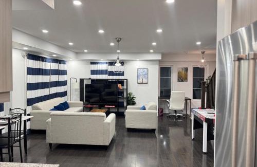 Brampton Villa | Spacious Home in Brampton Perfect for Families