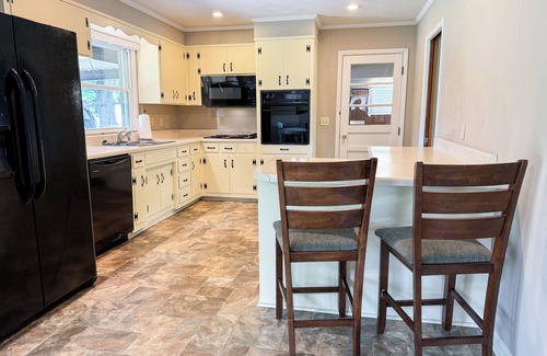 Gallatin House | Spacious home in quiet neighborhood - half mile from Historic Gallatin Square