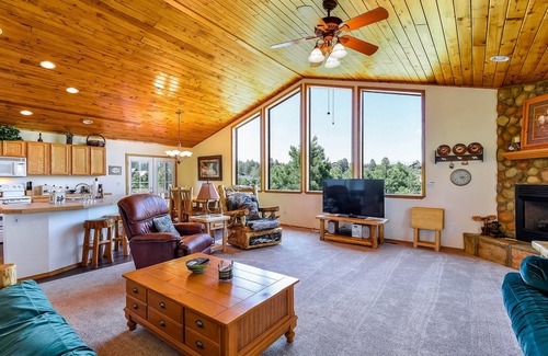 Pagosa Highlands House | Spacious home near town & ski with gas fireplace, deck, free WiFi