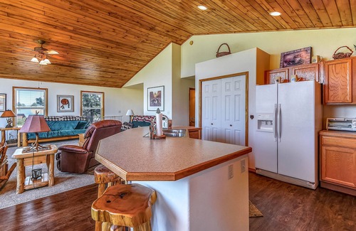 Pagosa Highlands House | Spacious home near town & ski with gas fireplace, deck, free WiFi