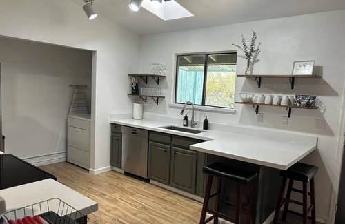 Prescott Heights House | Spacious Home + private suite with separate entrance. Family friendly!