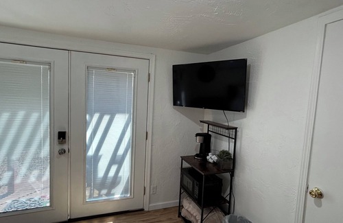 Prescott Heights House | Spacious Home + private suite with separate entrance. Family friendly!