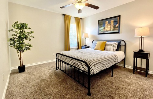 Stone Oak House | Spacious Home Sleeps 16+