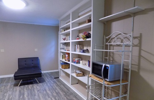 Perry House | Spacious home Sleeps 12! - 7 min to GA Nat. Fairgrounds & 30 mins to RAFB