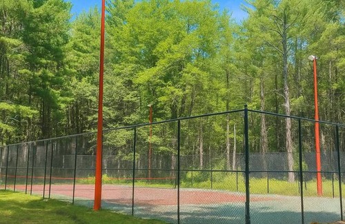 Loch Sheldrake House | Spacious Home: Tennis Court + Firepit | Sleeps 15+