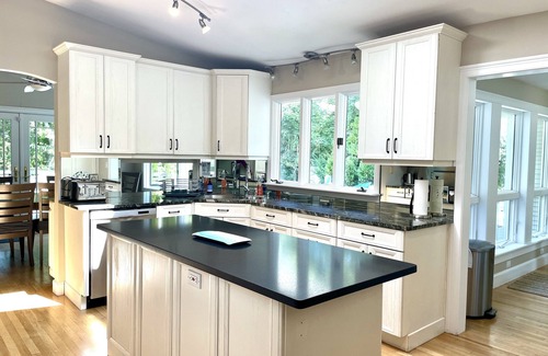 Falmouth House | Spacious Home w/Pool & AC, 2 ensuite bedrooms, EV charger, 7-min Walk to Beach