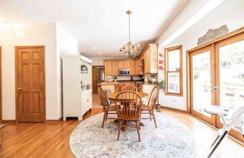 Skyland House | Spacious Home with Mountain Views