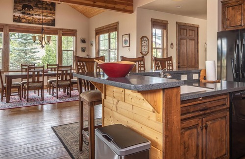 Antler Ridge House | Spacious Home with 2 Kitchens and 2 Living Rooms