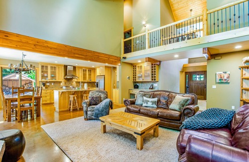Ronald Cabin | Spacious home with fireplace, firepit, jetted tub & gas grill - close to lake
