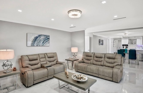 Arlington House | Spacious home with pool, game room, wet bar, grill, & covered patio