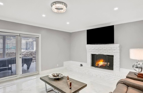 Arlington House | Spacious home with pool, game room, wet bar, grill, & covered patio