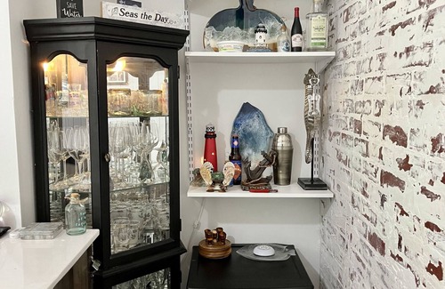 Charlestown House | Spacious House for Beach Getaway - Outdoor Shower -Beach Pass Included!